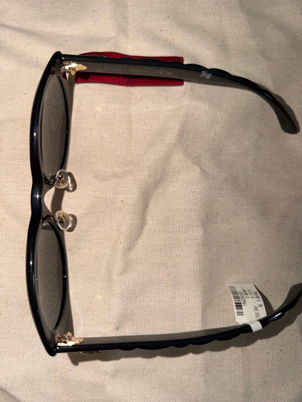 Gucci Black Cat-Eye Sunglasses with Gold GG Emblem - Picture 7 of 7